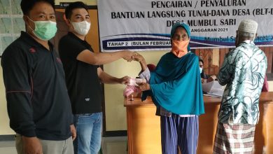 Photo of Terima BLT DD Tahap Dua Warga Desa Mumbul Sari Sebagai Penunjang Kebutuhan Pokok Sehari-hari