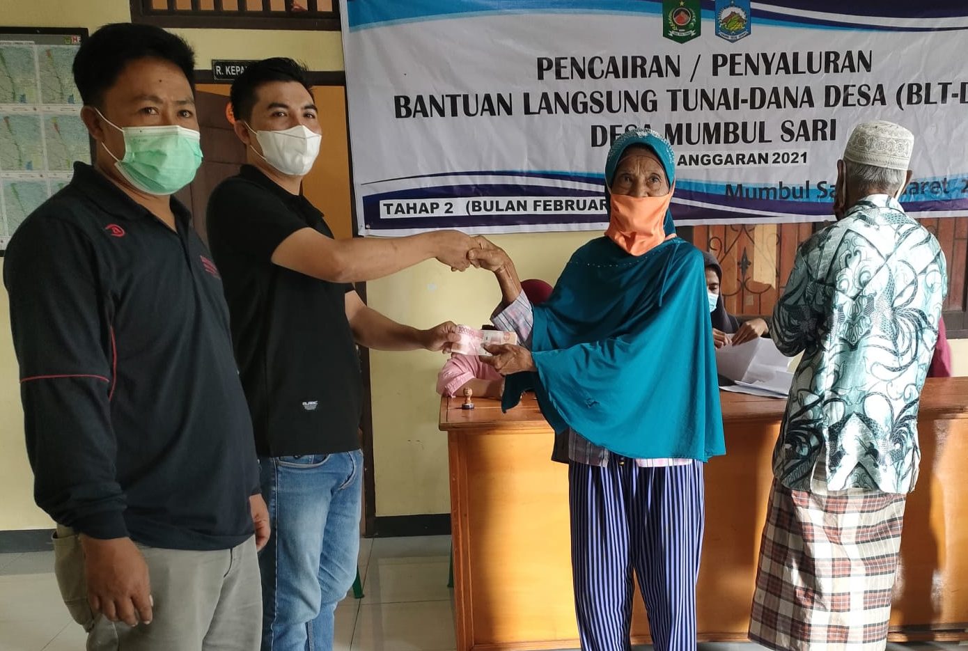 penyerahan blt desa mumbul sari