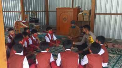 Photo of Polsek Bayan Memberikan Edukasi Pentingnya Ilmu Agama dan Pendidikan