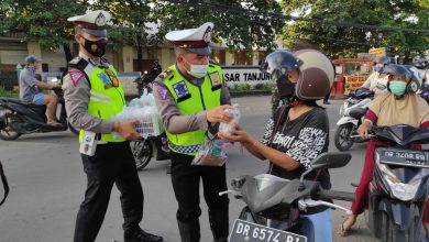 Photo of Operasi Keselamatan Rinjani 2021 Satlantas Polresta Lombok Utara Bagi Takjil Dan Masker