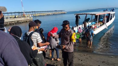 Photo of Upaya Bhabinkamtibmas Desa Gili Indah Wujudkan Kampung Sehat II di 3 Gili, Bagikan puluhan Masker ke Warga dan wisatawan