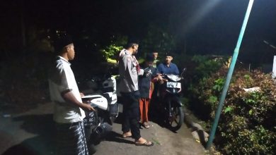 Photo of Bhabinkamtibmas Desa Sambik Elen Melaksanakan Silaturahmi Dan Edukasi Prokes Di Wilayah Binaan
