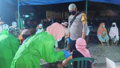 Photo of Datangi Setiap Dusun, Kapolres Lombok Utara Minta Vaksinasi Lansia di Selesaikan Tepat Waktu