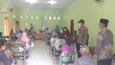 Photo of Polsek Bayan Maksimalkan Vaksin Lansia Selesai Tepat Waktu, Tim Vaksinator Datangi Lansia Door to Door