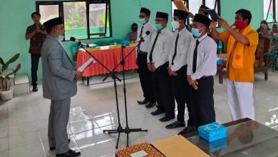 Photo of Kepala Desa Akar-Akar, Kecamatan Bayan Lantik Empat Perangkat Desa