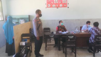 Photo of Polsek Bayan Melaksanakan Pengawalan Vaksinasi Untuk Guru SDN, SMPN Dan SATAP