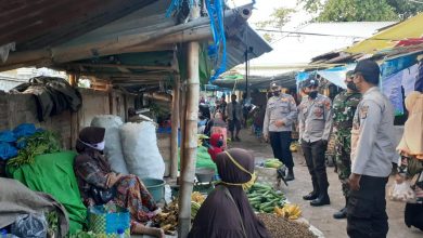 Photo of Polres Lombok Utara dan TNI Tertibkan Pasar Tanjung