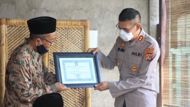 Photo of Kapolres Lombok Utara AKBP Feri Jaya Satriansyh, SH., Terima Penghargaan dari Ketua FKUB dan AKAD