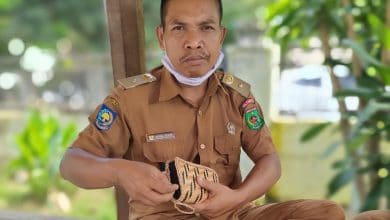 Photo of Kades Bentek Warna Wijaya Berikan Pembinaan dan Pemberdayaan Kepada Pengrajin Kelompok Bamboo Cerah