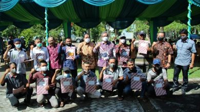 Photo of Bupati H. Djohan Sjamsoe, SH., Serahkan Bantuan Alsintan Kepada Kelompok Tani Se-kabupaten Lombok Utara