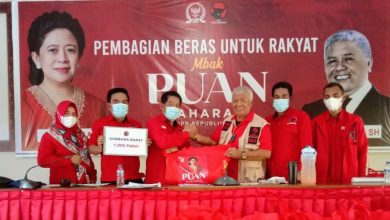 Photo of Bantu Ringankan Beban Masyarakat NTB di Tengah Pandemi, Puan Maharani Bagi Beras Premium