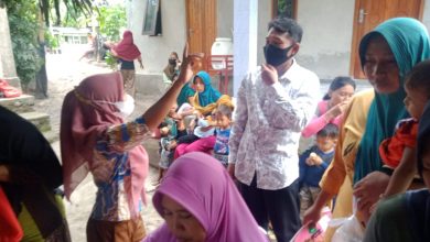 Photo of Kader Pembangunan Manusia Desa (KPMD) Desa Sukadana Lakukan Giat Posyandu Di Tiga Dusun