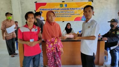 Photo of Kepala Desa Sukadana Zul Rahman, SH., S.Pd., Memberikan Bantuan Langsung Tunai Dana Desa Tahap Pertama