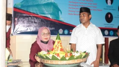 Photo of Pertamakali Rayakan HUT Desa Bayan, Dapat Kado Menjadi Desa Maju