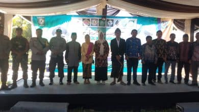 Photo of Rayakan Ulang Tahun Ke-24. Desa Gumantar Beri Penghargaan Tiga Mantan Kades