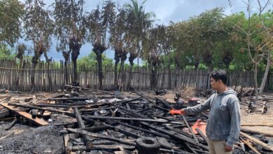 Photo of Polsek Bayan Olah TKP Kebakaran Rumah di Dusun Ruak Bangket Desa Sukadana