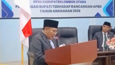 Photo of Rapat Paripurna DPRD Lombok Utara Bupati Dr. H. Najmul Akhyar, SH., MH., Sampaikan Penjelasan Rancangan APBD 2026