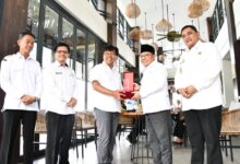 Photo of Bupati dan Wakil Bupati Kabupaten Lombok Utara Terima Kunker Bupati KSB Bahas Sinergi Strategis Pariwisata
