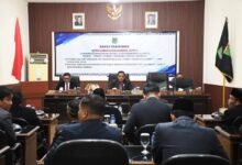 Photo of Pandangan Fraksi-fraksi DPRD Lombok Utara Terhadap Dua Raperda Wabup Kusmalahadi Sampaikan Jawaban Eksekutif
