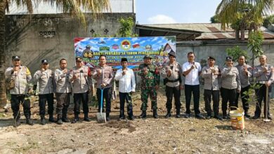 Photo of Bhakti Persada 34 Tahun, Polsek Mataram Tanam Pohon Serentak di Mapolsek